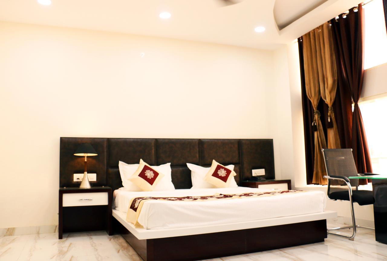 Hotel Neelam Moga Ludhiana Exterior photo
