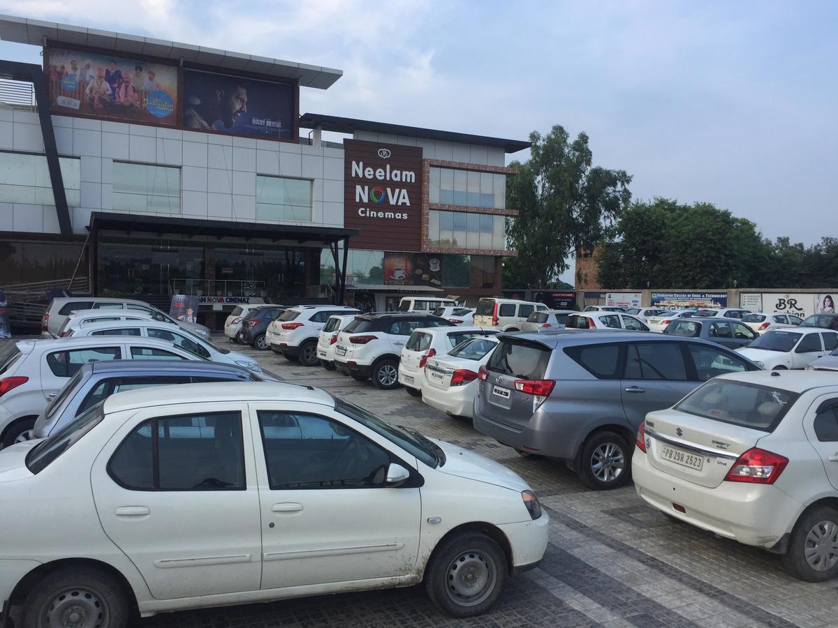 Hotel Neelam Moga Ludhiana Exterior photo