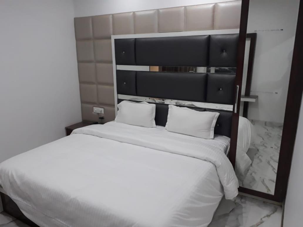 Hotel Neelam Moga Ludhiana Exterior photo